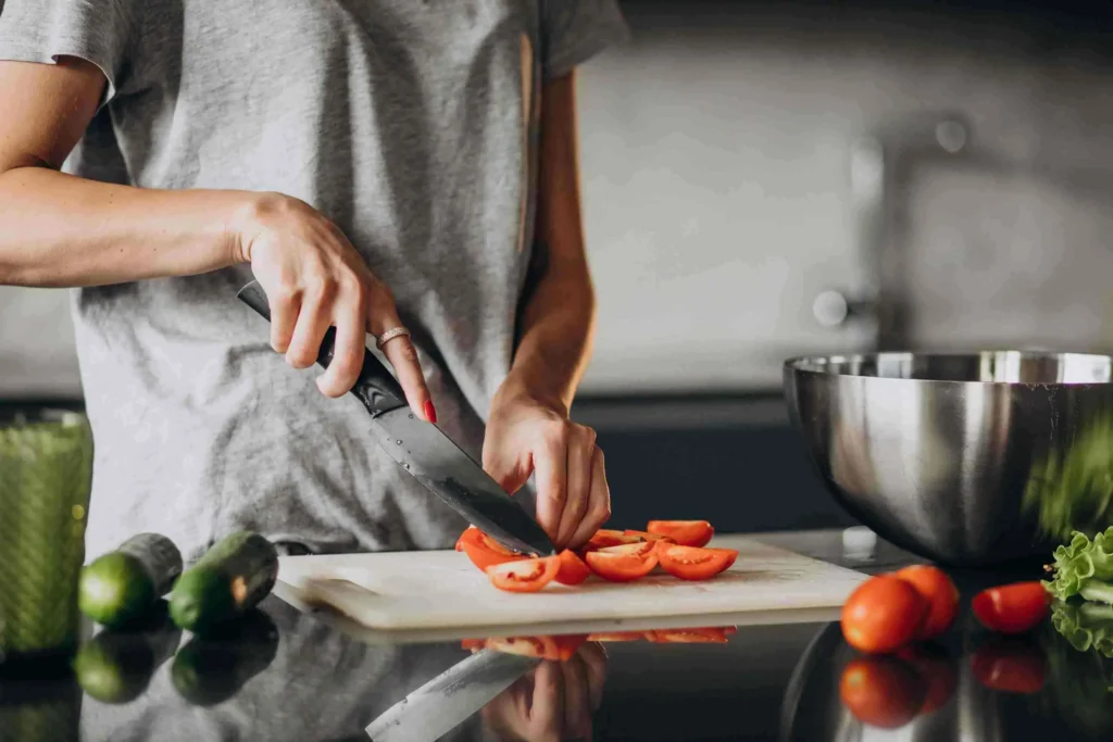Coach nutrition NutriQore – préparation d’un repas sain et équilibré